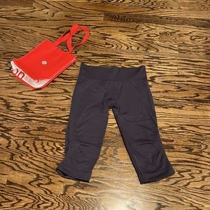 Lululemon Athletica Navy Blue Crop 17” Scrunched Capris Size 8